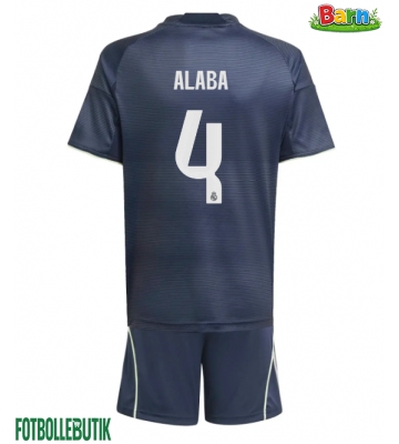 Real Madrid David Alaba #4 Bortaställ Barn 2025-26 Kortärmad (+ Korta byxor)